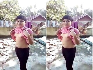 Desi Girl Shows Her Tits To Lover