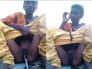 Desi Telugu Bhabhi Shows Pussy