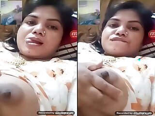 Bangladeshi housewife shows her big tits on video call