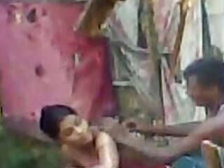 Indian outdoor village sex of bhabhi with her lover during bath